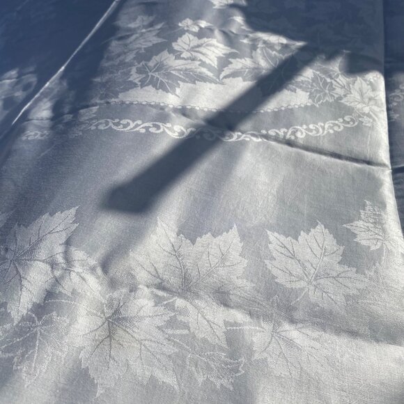 Vintage Bright White Subtle Floral Pattern Classic Tablecloth 85x76" - Picture 11 of 12